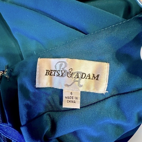 Gorgeous Betsy & Adam Formal Gown - Size 6 - Mint Condition!! - Picture 10 of 11